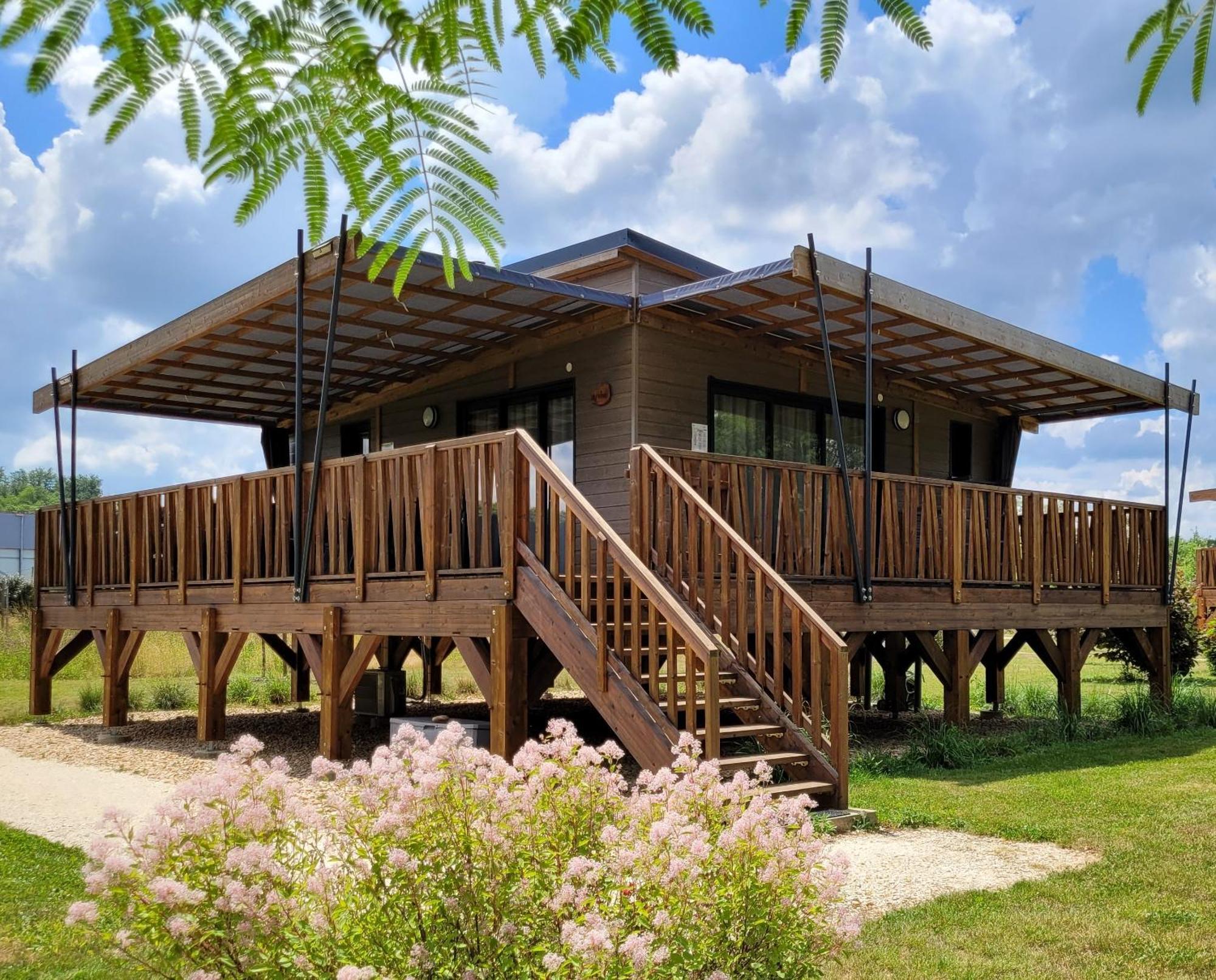 Les Chalets Du Moulin De Valade Condat-sur-Trincou Bagian luar foto